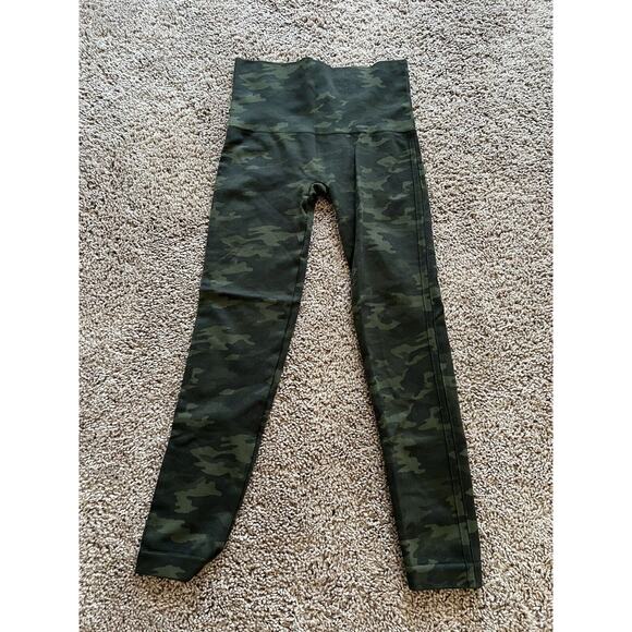 SPANX Womens Leggings Size M Cropped Look at Me Now Seamless Green Camo Slimming - Picture 11 of 11